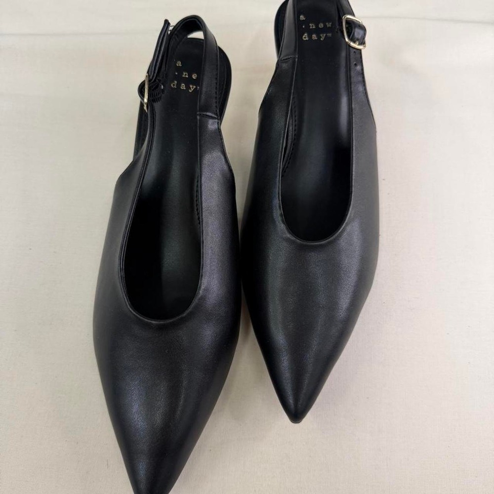 A New Day black pointed-toe slingback heels, women's size 8.5